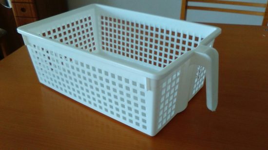 セリアの取手付きプラスチック収納ボックスは超便利 サイズ感も良い セリアの取手付きプラスチック収納ボックスは超便利 サイズ感も良い