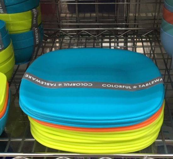 100均ダイソーのプラスチック皿は割れない コスパが最高